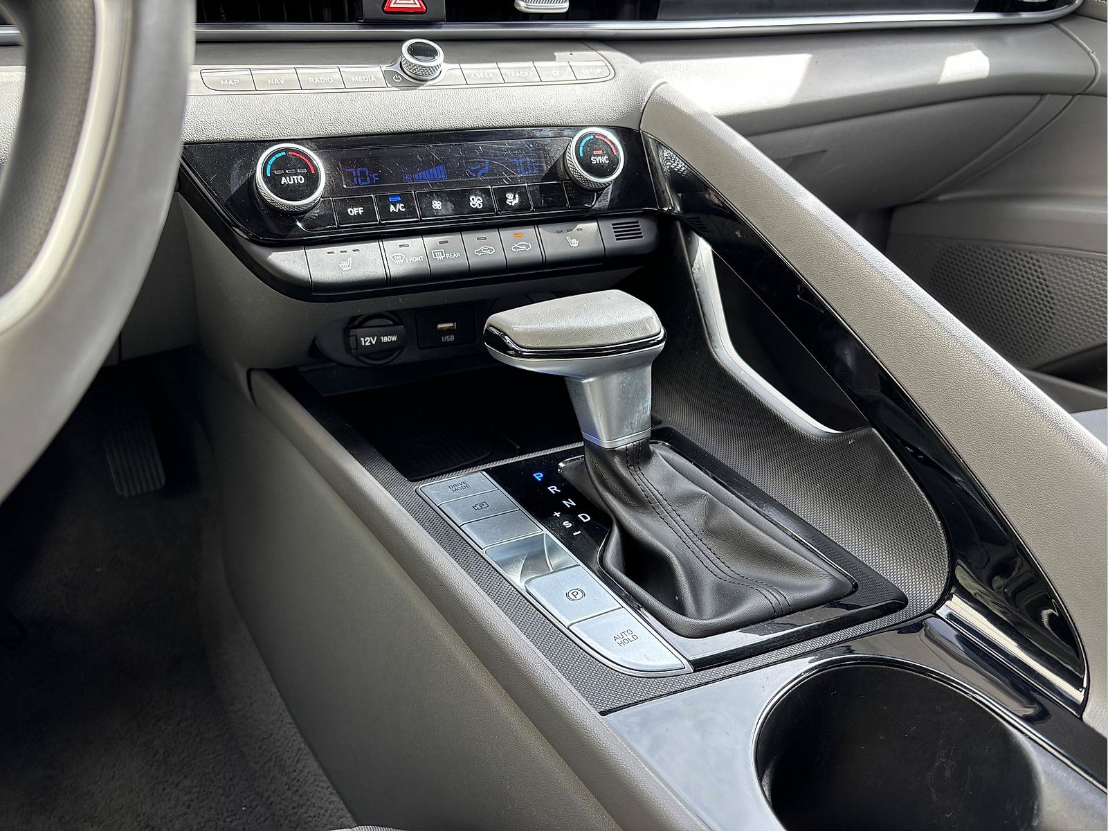 Used 2025 Hyundai Elantra SEL FWD image 25