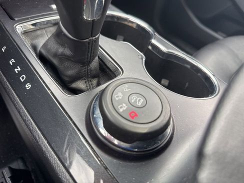 Used 2019 Ford Explorer XLT w/ Equipment Group 202A AWD/4WD image 28