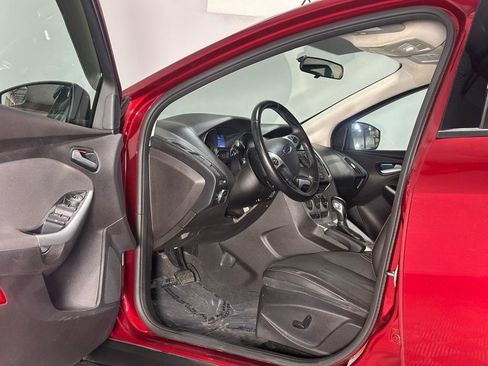 Used 2014 Ford Focus SE w/ Equipment Group 201A FWD image 11