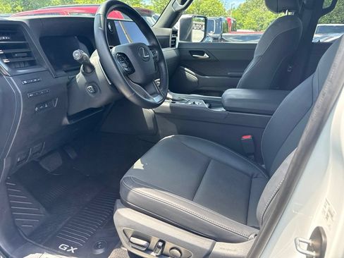 Used 2025 Lexus GX 550 AWD/4WD image 3