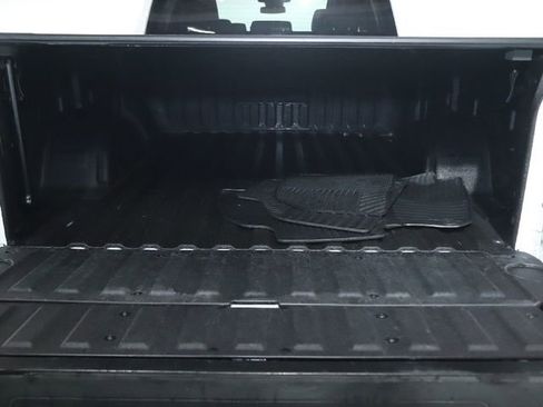 Used 2022 GMC Sierra 1500 SLE image 22