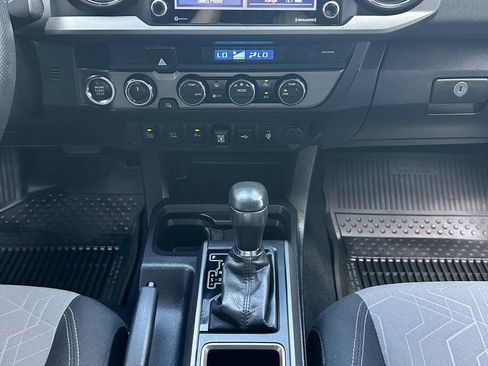Used 2022 Toyota Tacoma TRD Off-Road w/ Technology Package AWD/4WD image 32