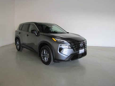 Used 2025 Nissan Rogue S FWD image 3