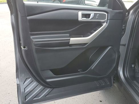 Used 2023 Ford Explorer XLT w/ Equipment Group 202A image 6