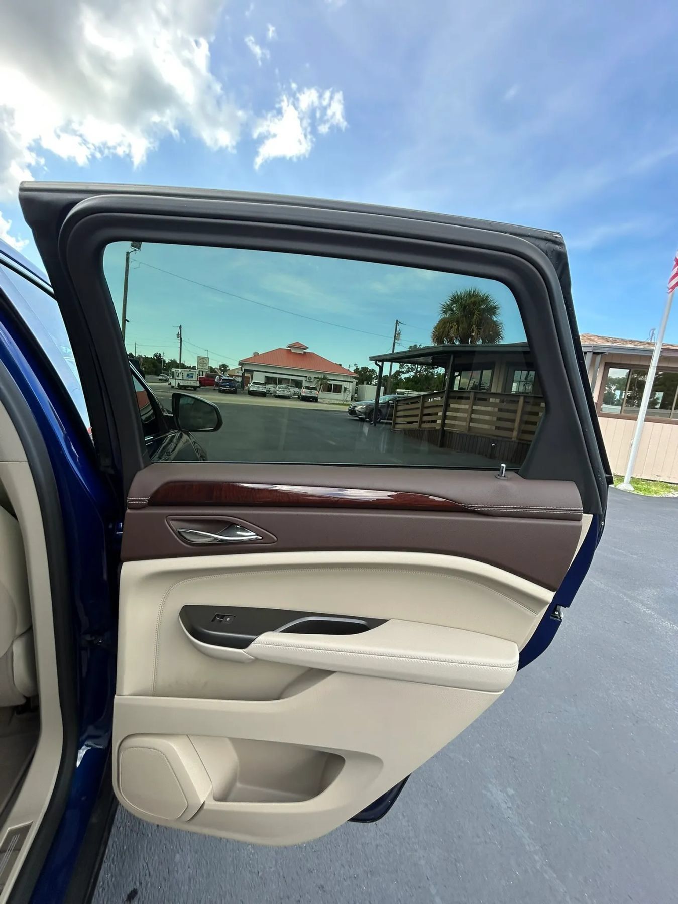 Used 2012 Cadillac SRX Luxury FWD image 11