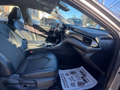 Used 2020 Toyota Camry SE image 16