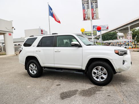 Used 2022 Toyota 4Runner SR5 Premium w/ Moonroof Package AWD/4WD image 6