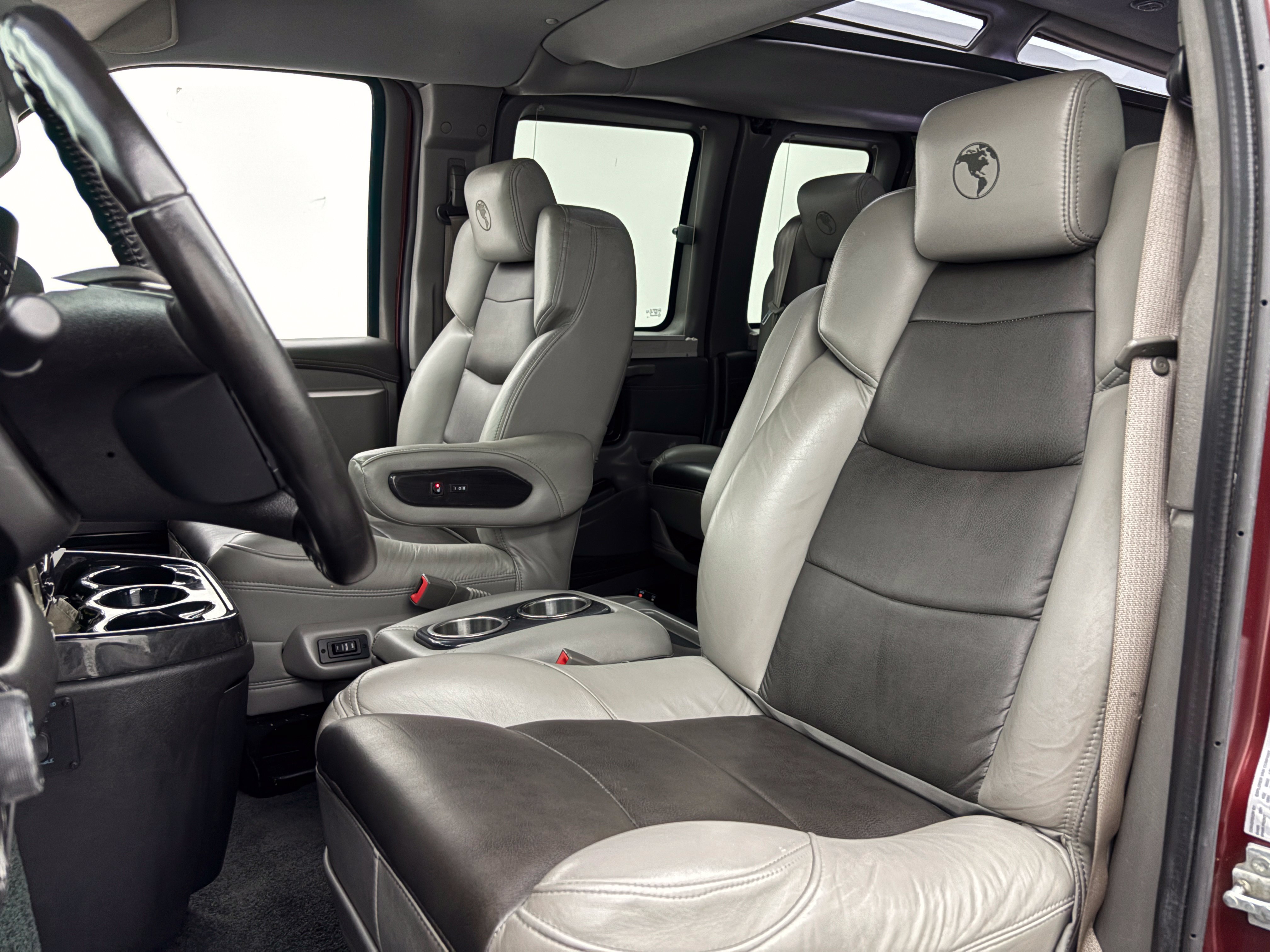 Used 2020 GMC Savana 2500 Extended w/ Enhanced Convenience Package RWD image 19