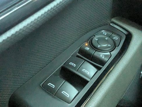 Used 2022 Chevrolet Silverado 1500 ZR2 w/ Technology Package image 18