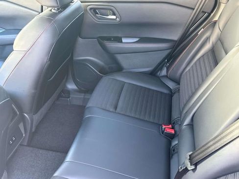 Certified 2025 Nissan Rogue SV image 30