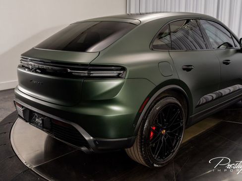 Used 2025 Porsche Macan 4S Electric image 17