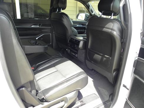 Used 2023 Jeep Wagoneer Series II AWD/4WD image 17