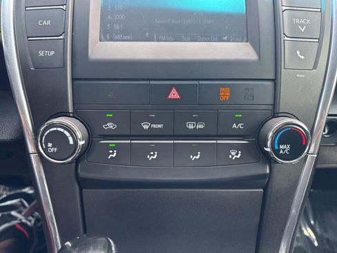 Used 2017 Toyota Camry SE FWD image 18