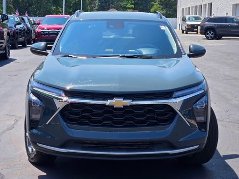 Certified 2025 Chevrolet Trax LT FWD image 4