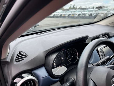 Used 2025 Nissan Versa SV FWD image 33