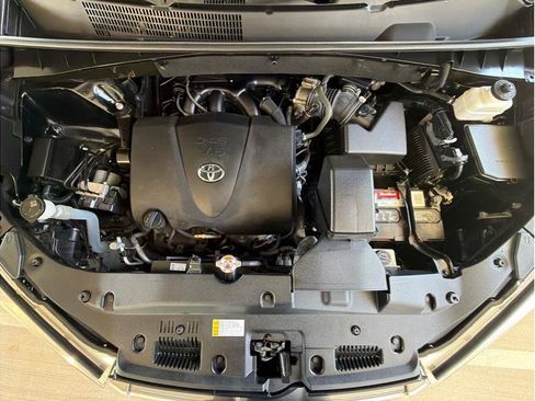 Used 2019 Toyota Highlander XLE AWD/4WD image 31
