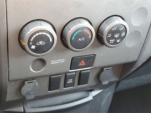 Used 2015 Nissan Titan S image 26