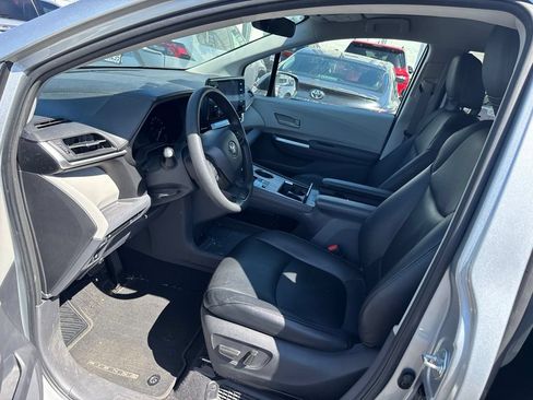 Used 2023 Toyota Sienna LE FWD image 17