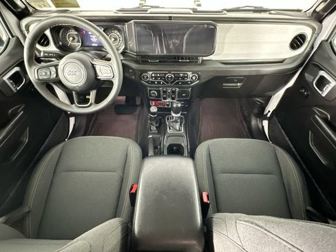Used 2024 Jeep Gladiator Sport AWD/4WD image 10