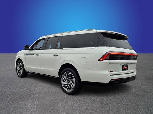 New 2025 Lincoln Navigator L Reserve image 4