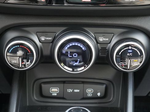 Used 2026 Hyundai Venue SEL FWD image 21