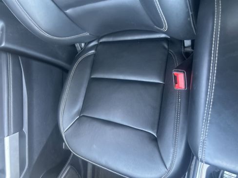 Used 2022 Ford Explorer XLT w/ Equipment Group 202A image 17