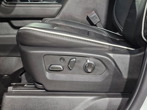 Used 2025 GMC Sierra 2500 AT4X image 24