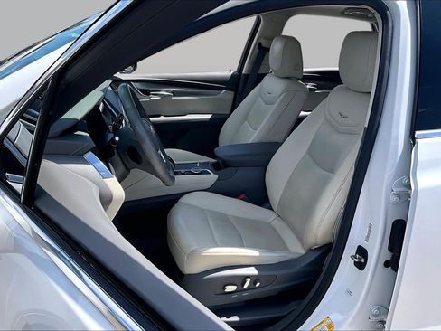 Used 2023 Cadillac XT5 Premium Luxury FWD image 8
