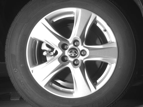 Used 2025 Toyota Highlander LE FWD image 15