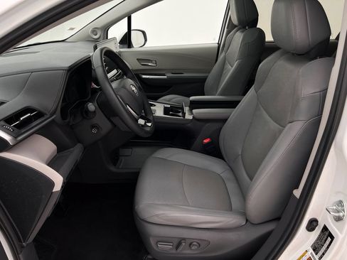 Used 2021 Toyota Sienna Limited AWD/4WD image 11