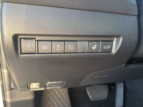 Certified 2023 Toyota Venza Limited AWD/4WD image 19