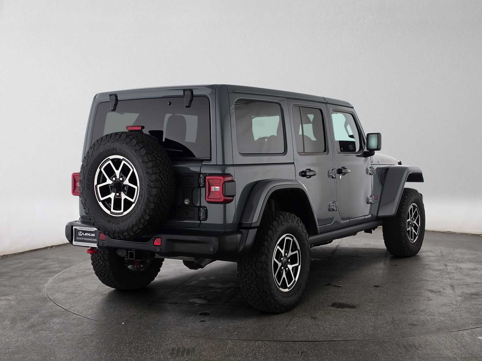 Used 2025 Jeep Wrangler Unlimited Rubicon AWD/4WD image 3