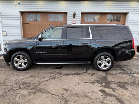 Used 2017 Chevrolet Suburban Premier image 6