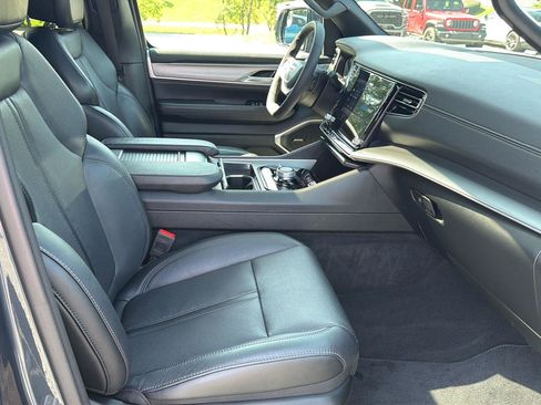 Used 2025 Jeep Wagoneer Series II w/ Premium Group I AWD/4WD image 44