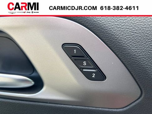 New 2027 Chrysler Pacifica Select FWD image 11