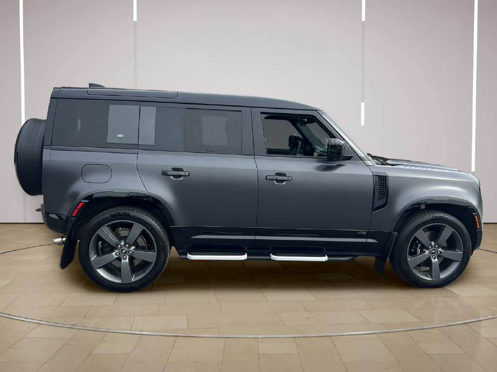 Used 2023 Land Rover Defender 110 AWD/4WD image 8