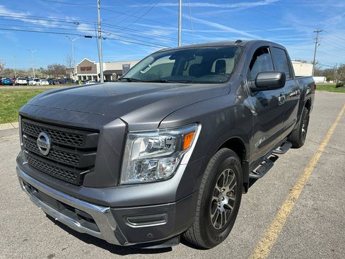 Used 2021 Nissan Titan SV w/ SV Convenience Package image 8