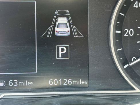 Used 2022 Nissan Versa SV FWD image 32