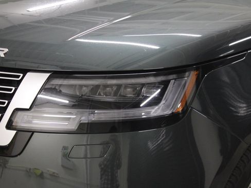 Used 2024 Land Rover Range Rover Long Wheelbase Autobiography image 12