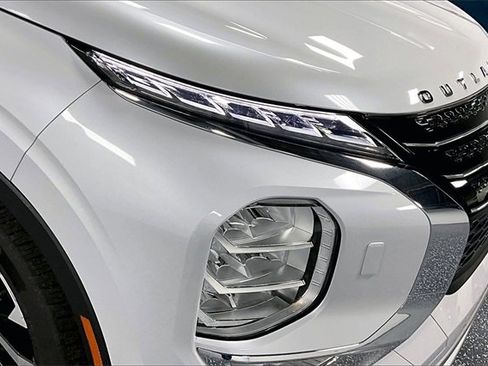 Used 2022 Mitsubishi Outlander SE image 27