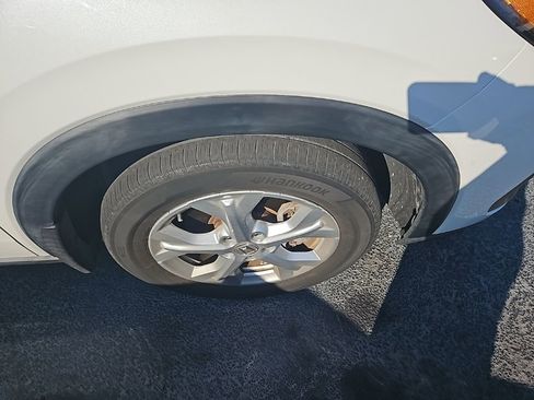 Used 2023 Honda HR-V LX image 8