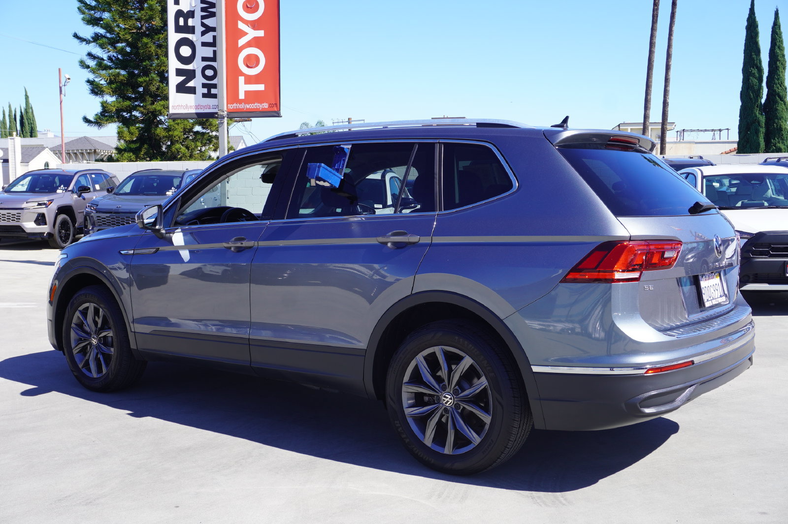 Used 2022 Volkswagen Tiguan SE FWD image 5