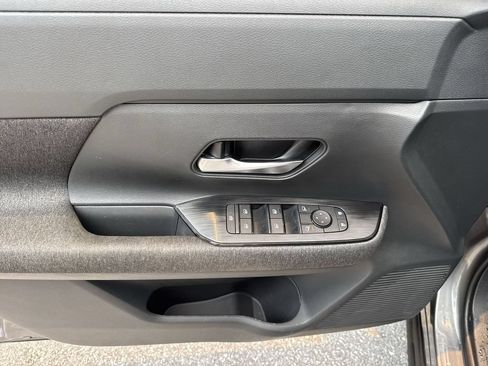 Used 2025 Nissan Kicks SV FWD image 38