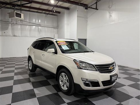 Used 2014 Chevrolet Traverse LT image 2