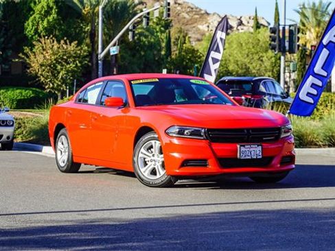 Used 2022 Dodge Charger SXT image 2