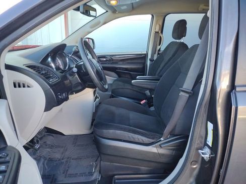 Used 2019 Dodge Grand Caravan SE w/ UConnect Hands-Free Group image 10