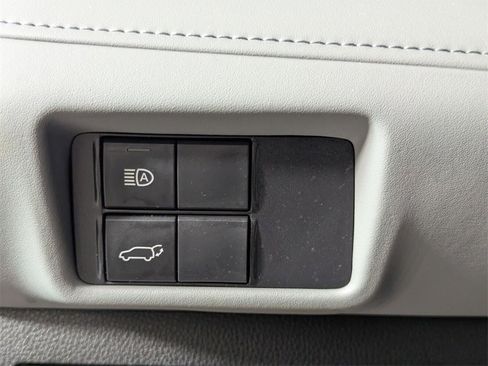 Used 2022 Toyota Highlander XLE image 13