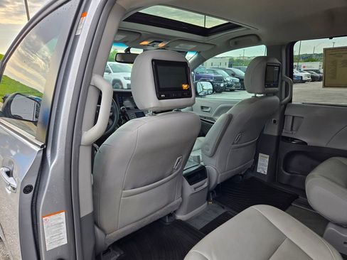 Used 2017 Toyota Sienna XLE AWD/4WD image 26