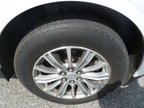Used 2017 Cadillac XT5 Luxury w/ Driver Awareness Package AWD/4WD image 17