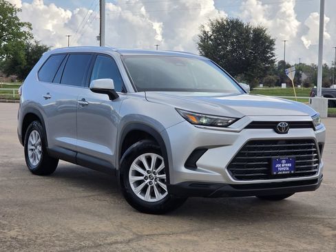Used 2025 Toyota Grand Highlander AWD image 2
